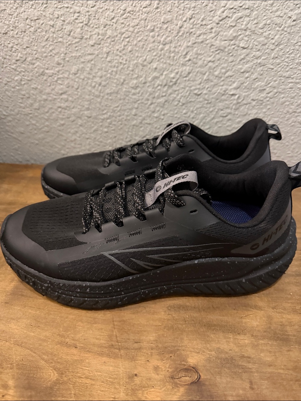 Men’s Hi-Tec Black and Gray Lightweight Running Shoes size 9.5